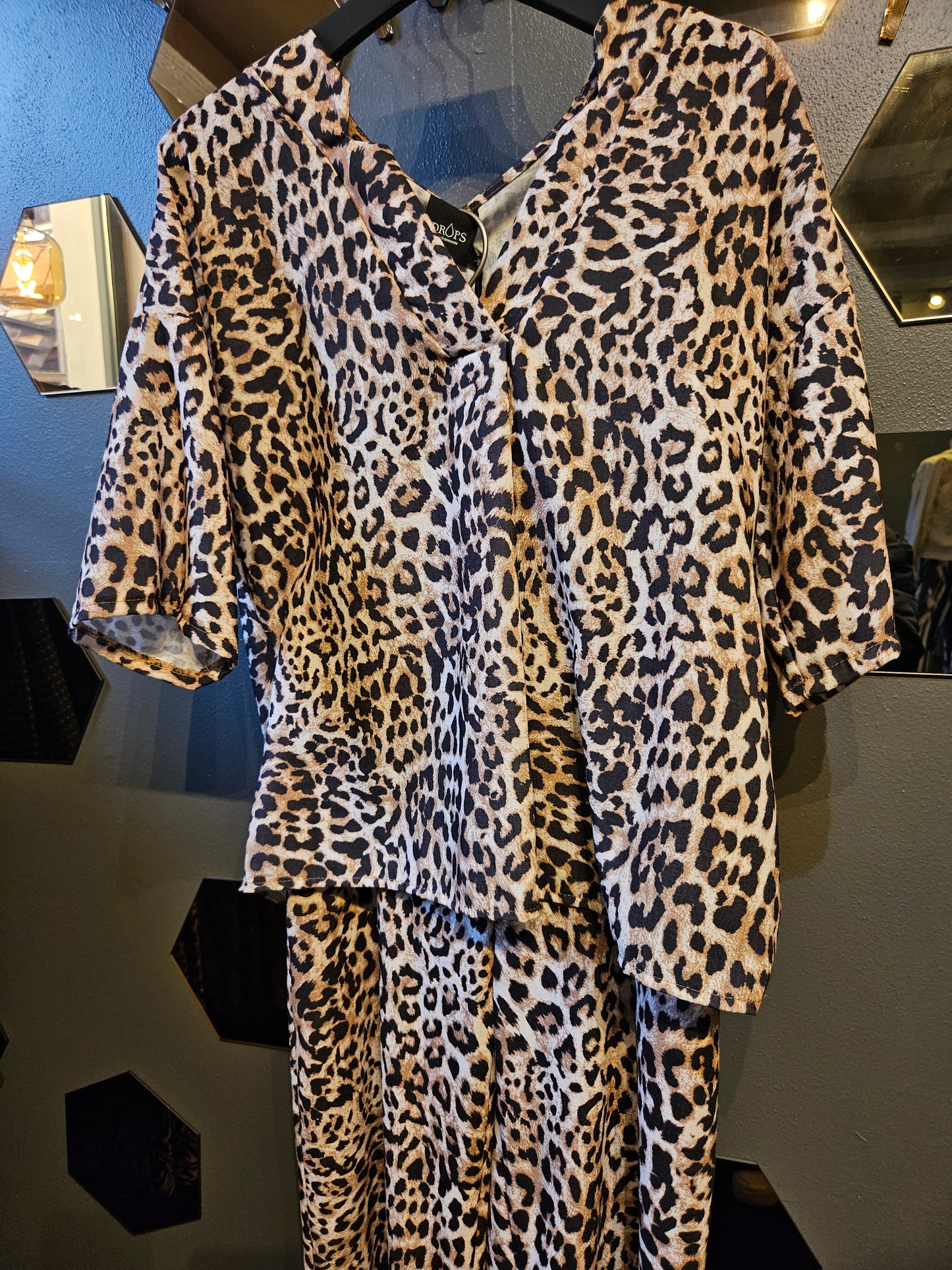 Leopardprint todelt sæt - Afslappet skjorte og bukser