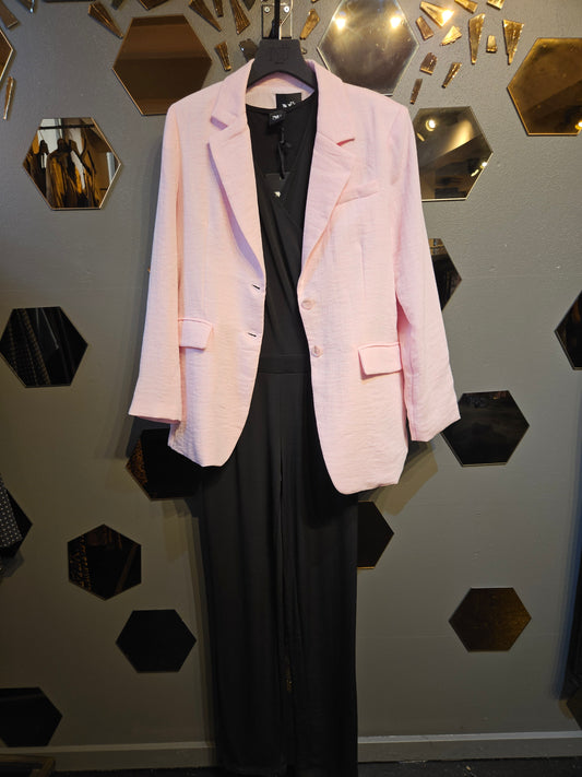 Executive Business-sæt - Lyserød blazer og sort jumpsuit
