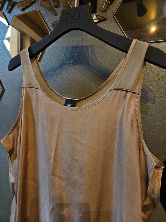 Beige ærmeløs top med blondekant