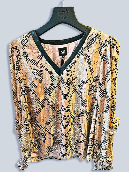 Slangeskindsbluse med V-hals – Empire Casual Luxe