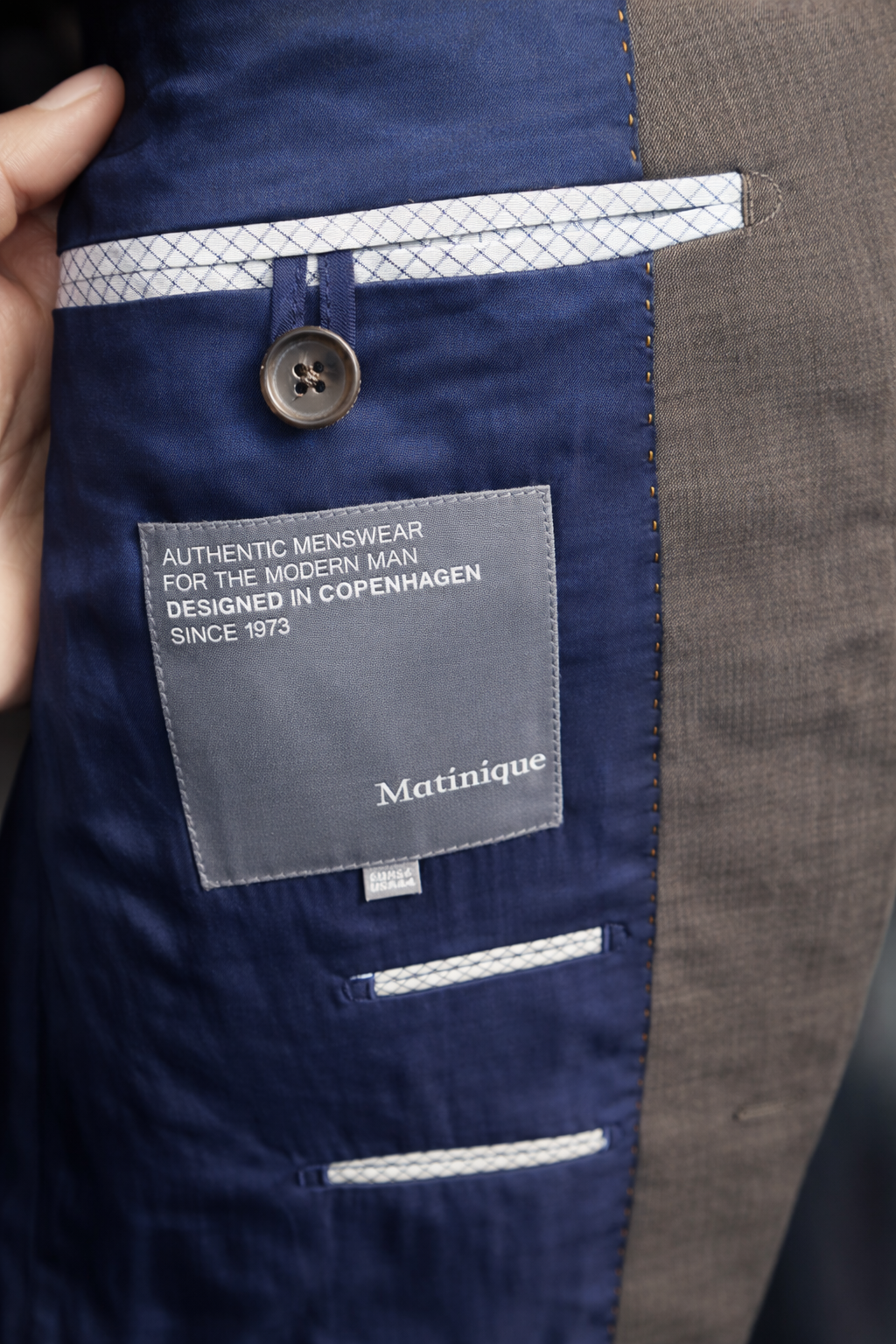 Matinique Capsule 312A Suit Set – Barret DBL Blazer & LES Trousers